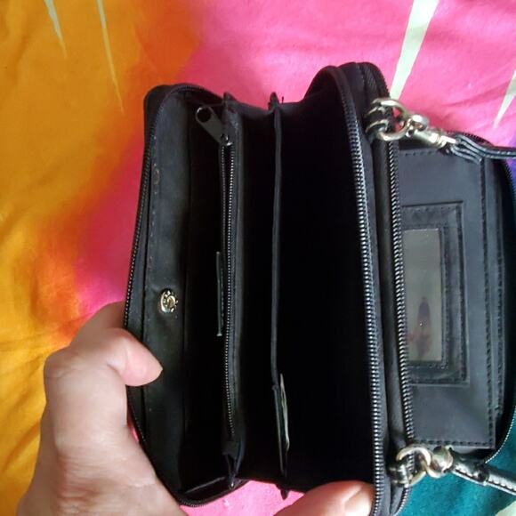 FREE with bundle! Crossbody vegan leather wallet - Picture 4 of 7